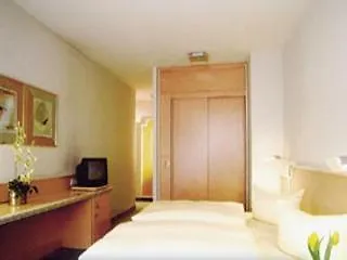 Ambiente Garni Hotel 3*